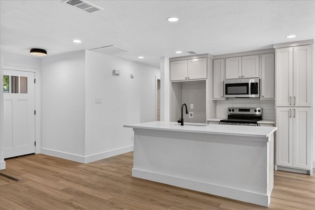 6208 Kary Lynn Drive S, Watauga, TX 76148