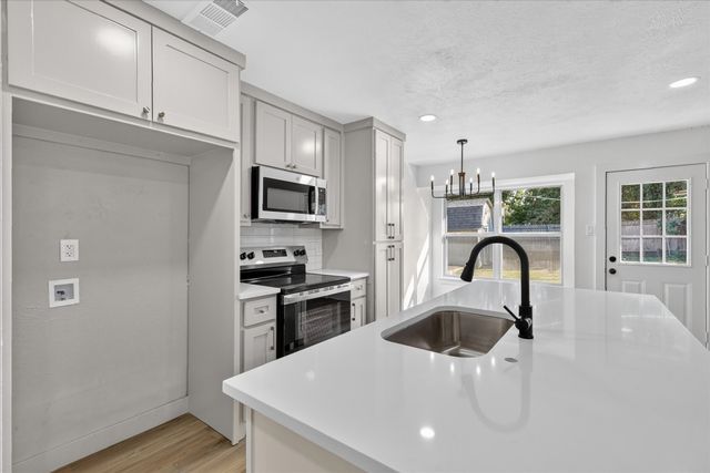 6208 Kary Lynn Drive S, Watauga, TX 76148