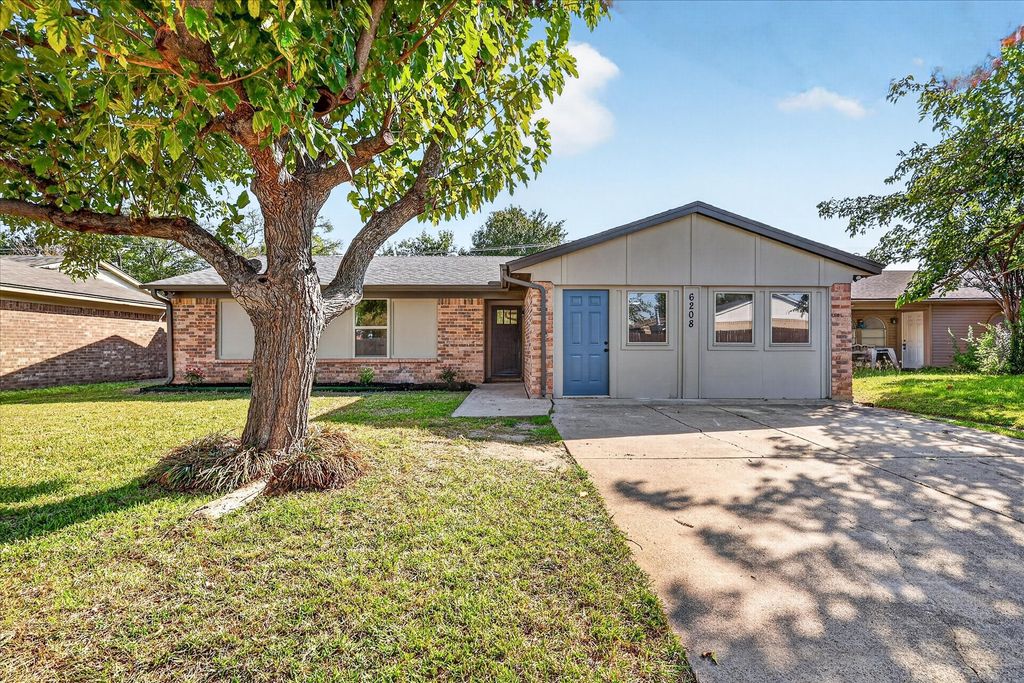 6208 Kary Lynn Drive S, Watauga, TX 76148