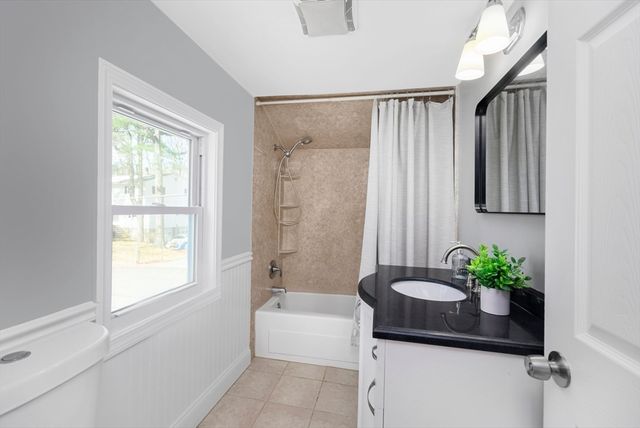 43 Riverside Dr, North Reading, MA 01864