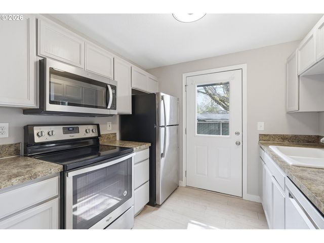2501 E 2ND St 6, Newberg, OR 97132