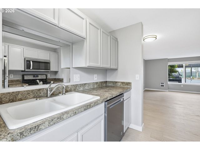 2501 E 2ND St 6, Newberg, OR 97132