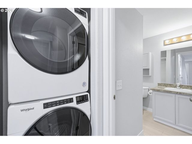 2501 E 2ND St 6, Newberg, OR 97132