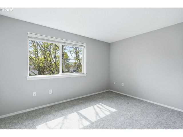 2501 E 2ND St 6, Newberg, OR 97132