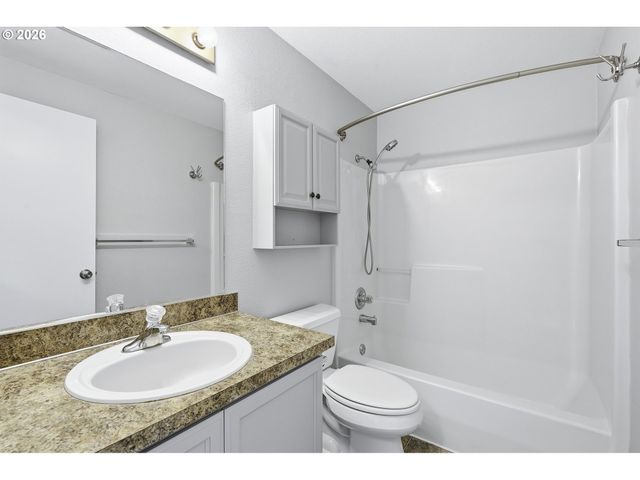 2501 E 2ND St 6, Newberg, OR 97132