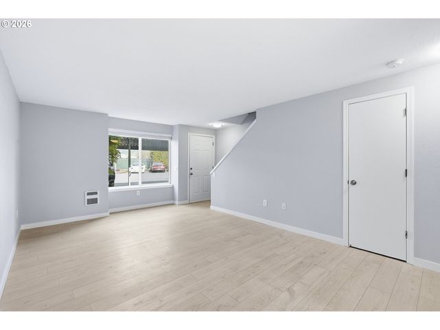 2501 E 2ND St 6, Newberg, OR 97132