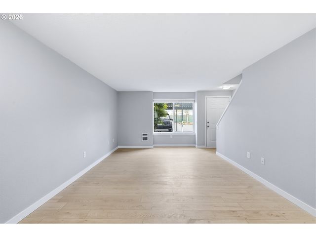 2501 E 2ND St 6, Newberg, OR 97132