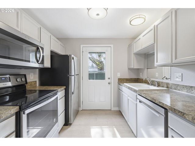 2501 E 2ND St 6, Newberg, OR 97132