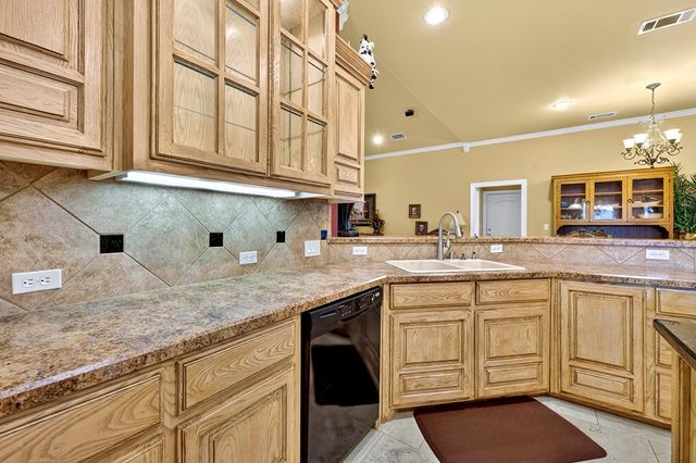 4600 Hilltop Dr, Midland, TX 79707