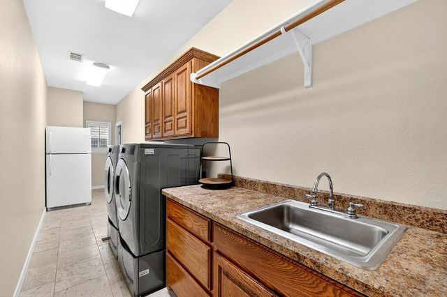 4600 Hilltop Dr, Midland, TX 79707