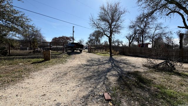23035 Opportunity, Elmendorf, TX 78112