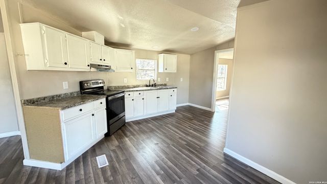 23035 Opportunity, Elmendorf, TX 78112