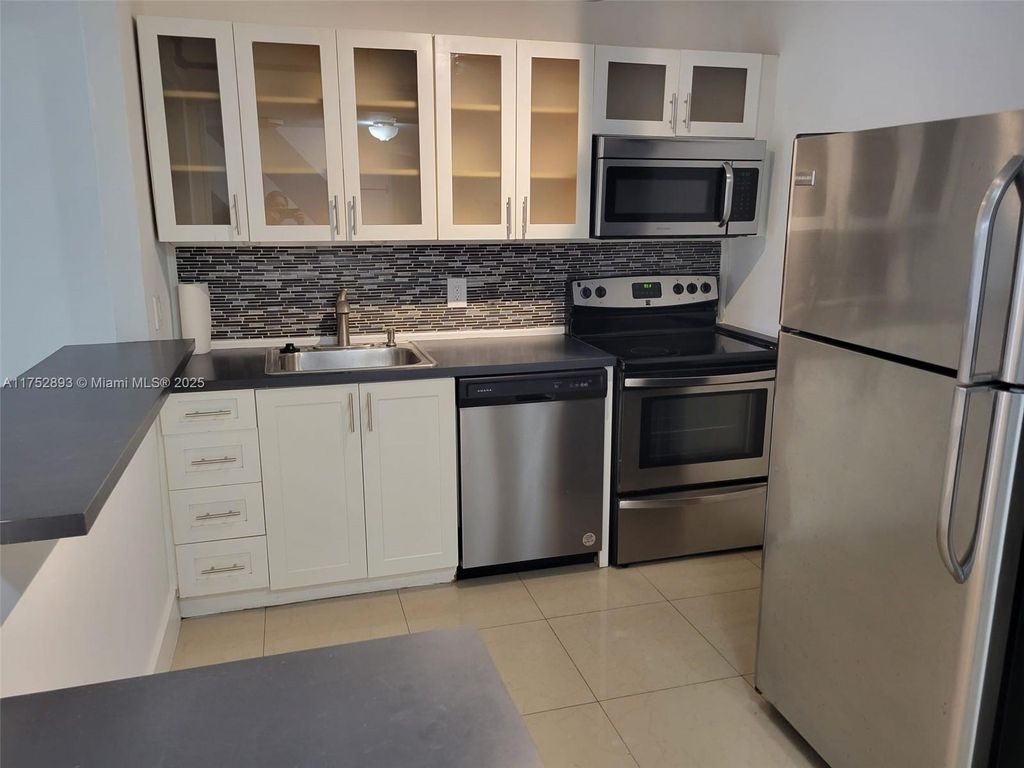 1470 NE 123rd St A204, North Miami, FL 33161