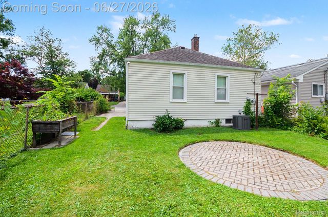 15832 Wakenden, Redford Charter Township, MI 48239