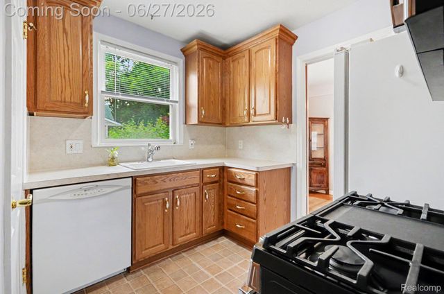 15832 Wakenden, Redford Charter Township, MI 48239