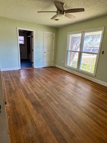 2218 W Concho Avenue, San Angelo, TX 76903