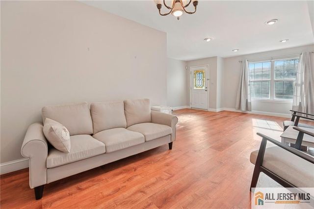 360 Cotswold Place, Franklin, NJ 08873