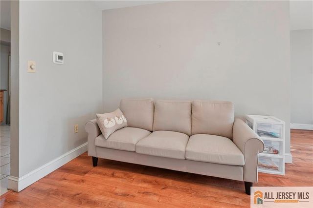 360 Cotswold Place, Franklin, NJ 08873