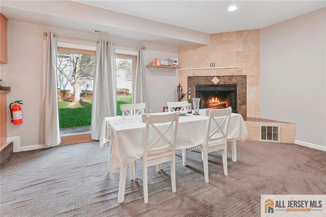 360 Cotswold Place, Franklin, NJ 08873