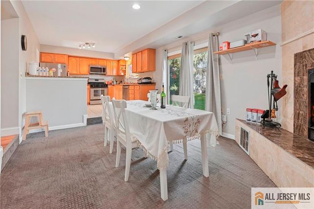 360 Cotswold Place, Franklin, NJ 08873