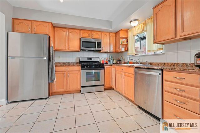 360 Cotswold Place, Franklin, NJ 08873