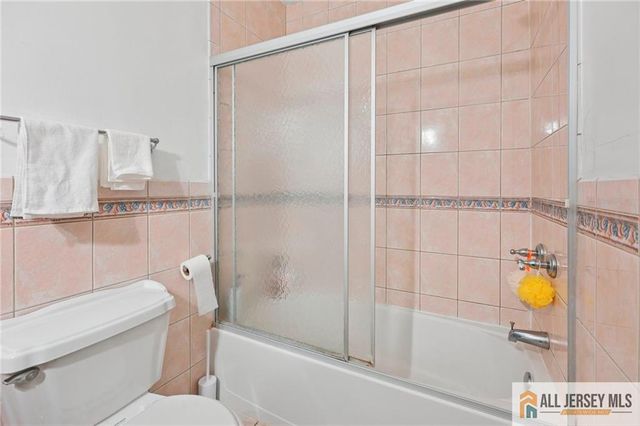 360 Cotswold Place, Franklin, NJ 08873