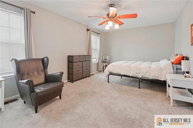 360 Cotswold Place, Franklin, NJ 08873