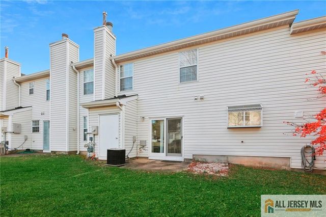 360 Cotswold Place, Franklin, NJ 08873