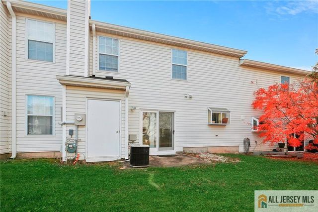 360 Cotswold Place, Franklin, NJ 08873