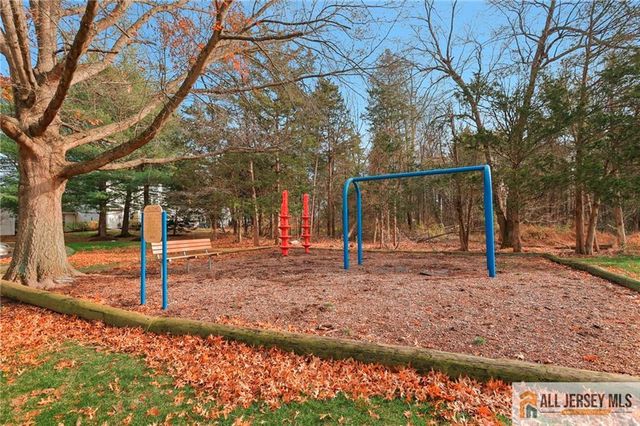 360 Cotswold Place, Franklin, NJ 08873