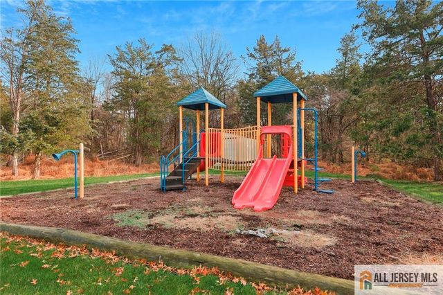 360 Cotswold Place, Franklin, NJ 08873