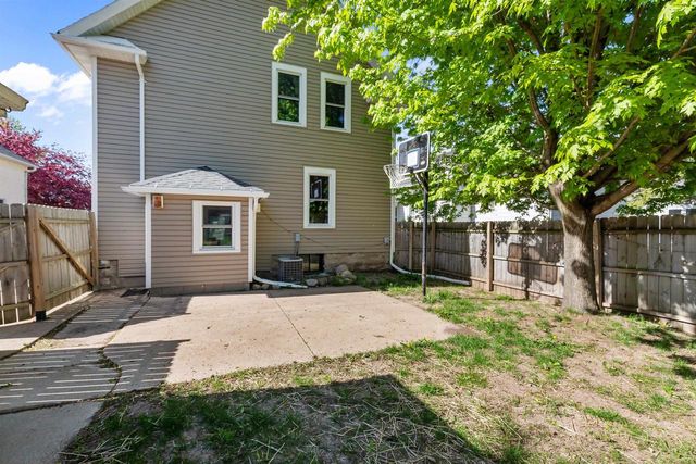 242 W 14TH AVENUE, Oshkosh, WI 54902