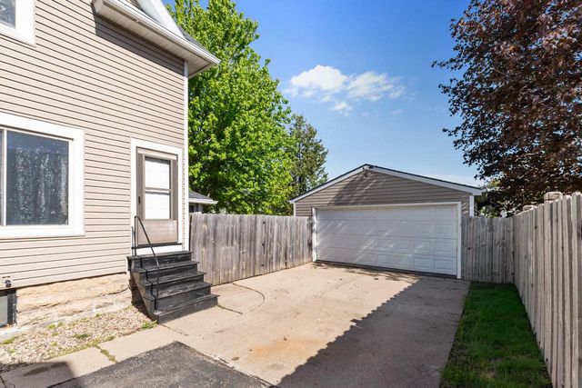 242 W 14TH AVENUE, Oshkosh, WI 54902