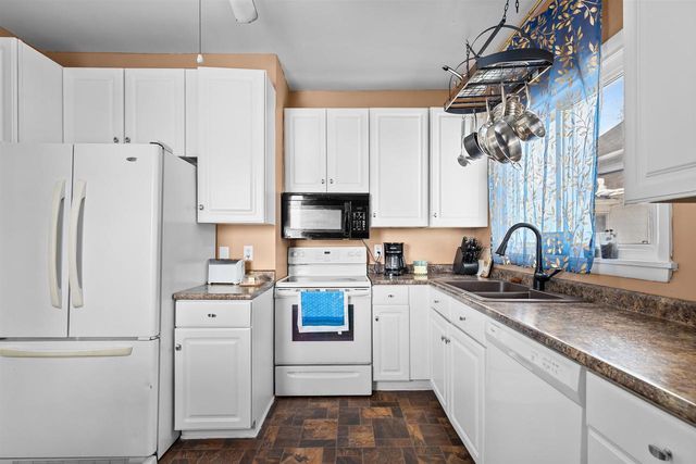 242 W 14TH AVENUE, Oshkosh, WI 54902