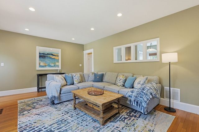 24 Maskwonicut St, Sharon, MA 02067