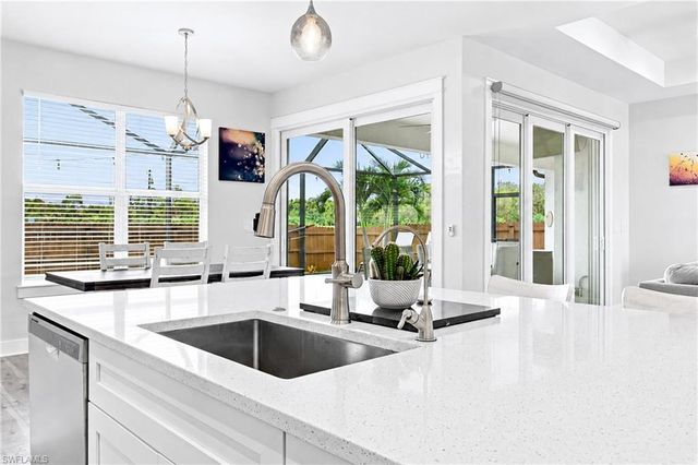 1815 NW 28th PL, Cape Coral, FL 33993