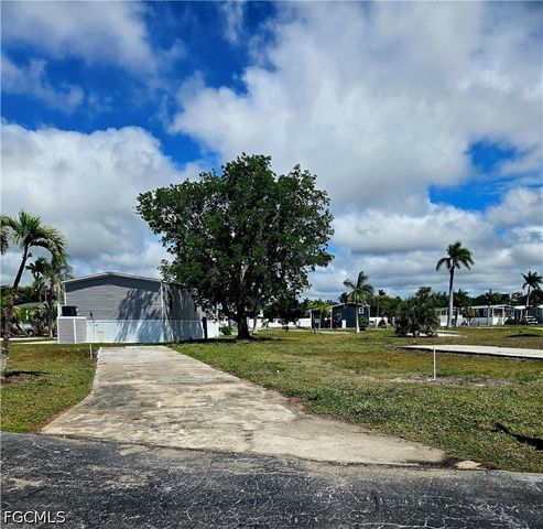 20 Cottonwood DR, Fort Myers, FL 33908