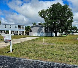 20 Cottonwood DR, Fort Myers, FL 33908
