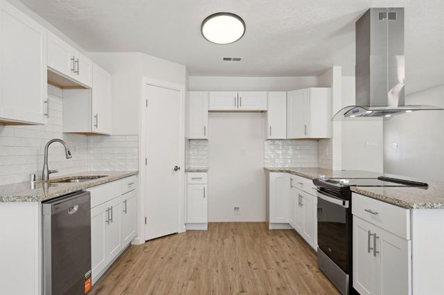 12108 Woodland Avenue NE, Albuquerque, NM 87112