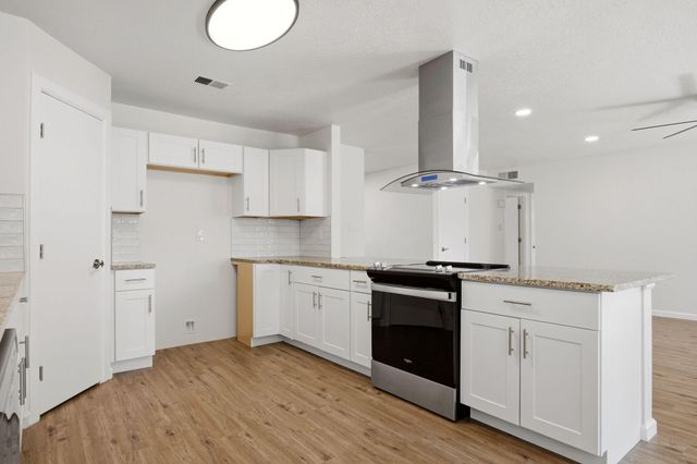 12108 Woodland Avenue NE, Albuquerque, NM 87112