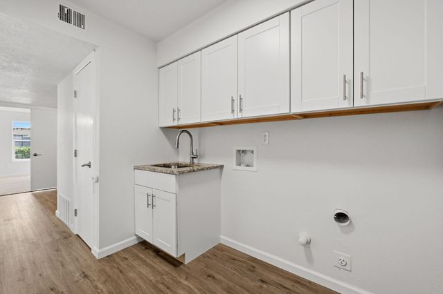 12108 Woodland Avenue NE, Albuquerque, NM 87112