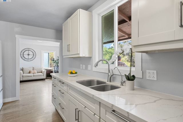 25910 Westview Way, Hayward, CA 94542