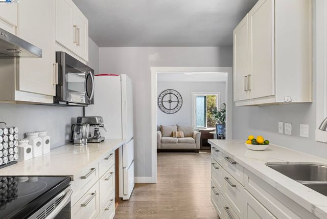 25910 Westview Way, Hayward, CA 94542