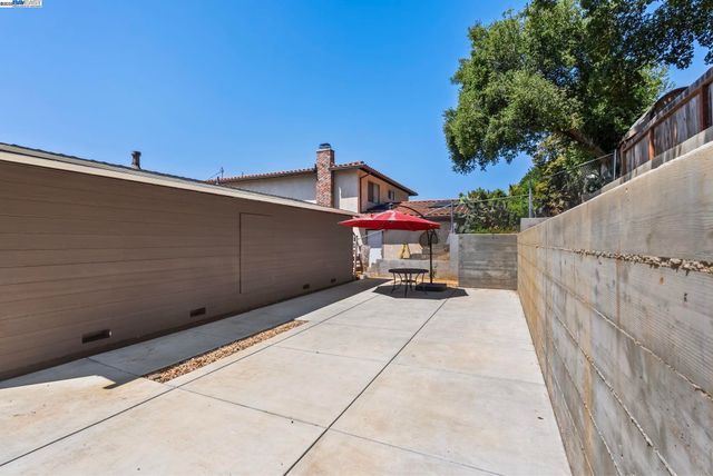 25910 Westview Way, Hayward, CA 94542