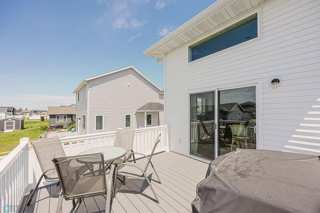 7351 28th Street S, Fargo, ND 58104