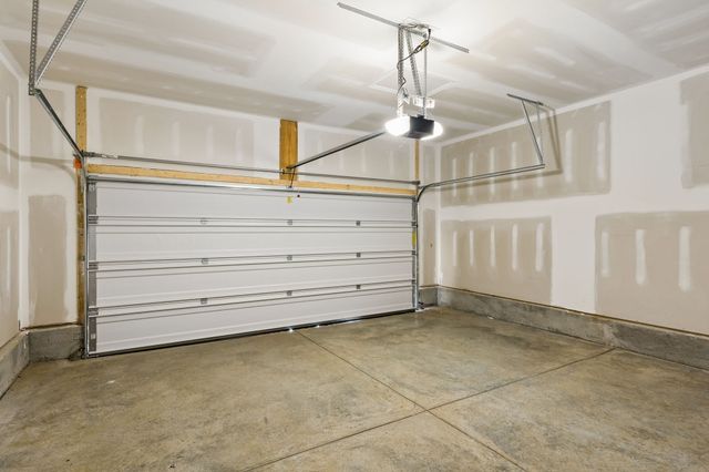 3251 Barrel Oak Pass, Columbia, TN 38401