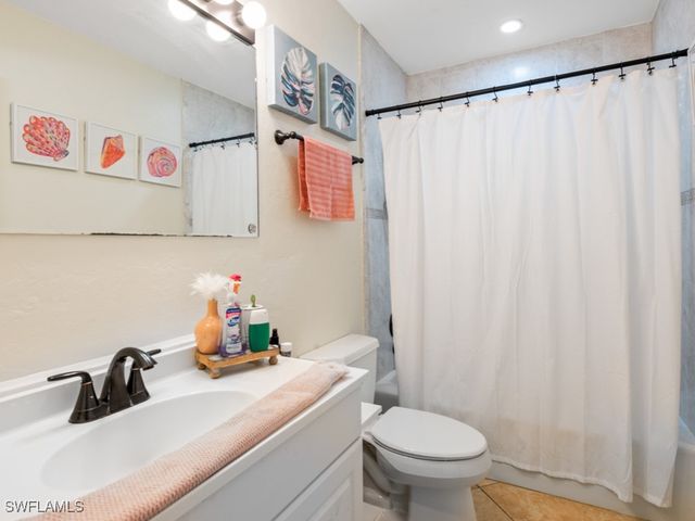 5300 Cypress LN, Naples, FL 34113