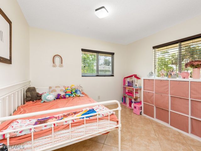 5300 Cypress LN, Naples, FL 34113