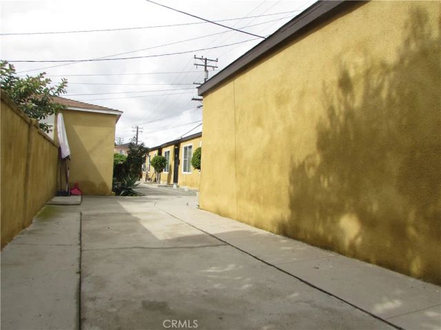 5115 Loma Vista, Maywood, CA 90270