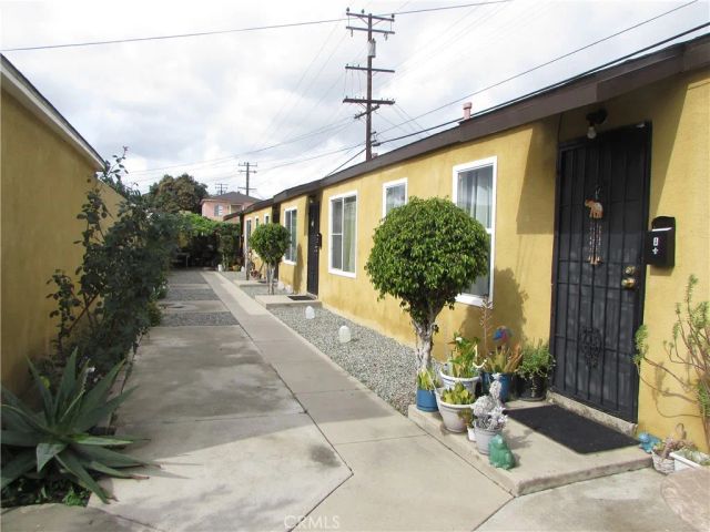 5115 Loma Vista, Maywood, CA 90270